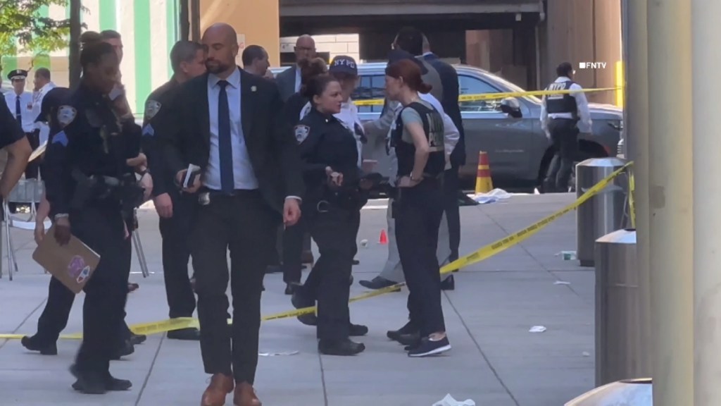 Teen FATALLY SHOT by Citi Bike-Riding Gunman in Soho - NYC